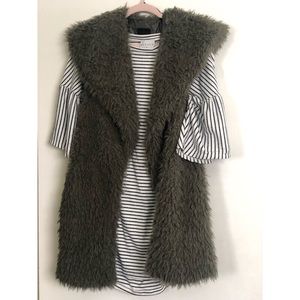 Me Jane Fuzzy vest 💕